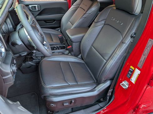 Used 2024 Jeep Wrangler Sahara w/ Technology Group image 16