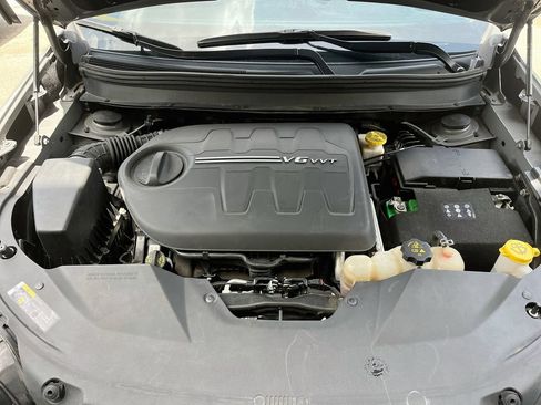 Used 2019 Jeep Cherokee Limited w/ Technology Group FWD image 30
