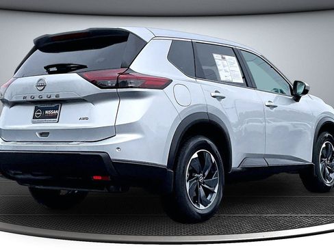 Used 2025 Nissan Rogue SV AWD/4WD image 7