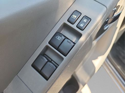 Used 2019 Nissan Frontier SV image 16