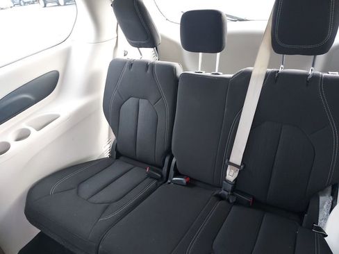 Used 2023 Chrysler Voyager LX image 28