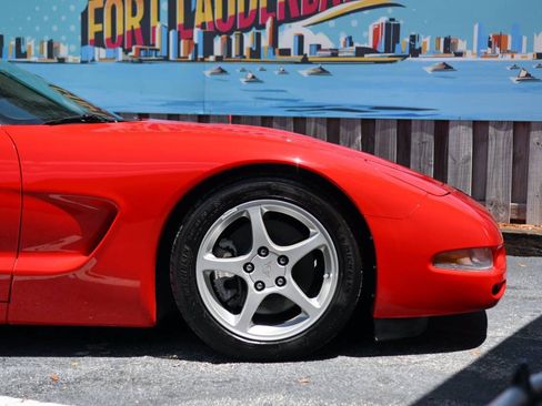 Used 2004 Chevrolet Corvette Coupe w/ Roof Package RWD image 34