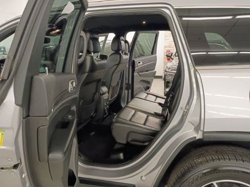 Used 2019 Jeep Grand Cherokee Limited AWD/4WD image 13