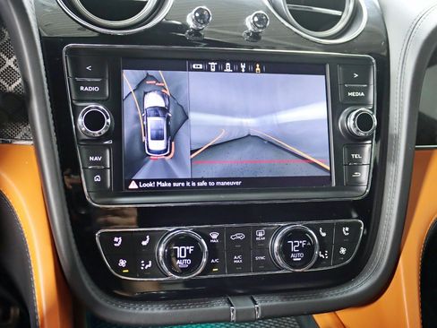 Used 2020 Bentley Bentayga Design Series AWD/4WD image 22