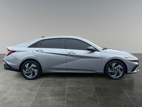 Used 2025 Hyundai Elantra Sport FWD image 10
