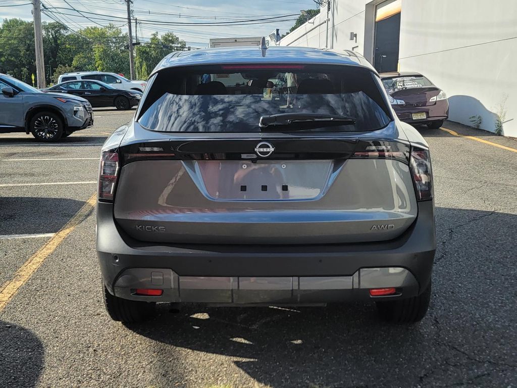 Used 2025 Nissan Kicks SV AWD/4WD image 7