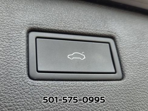 Used 2024 Volkswagen Tiguan SE w/ Panoramic Sunroof Package FWD image 18