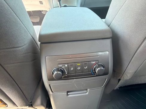 Used 2013 Toyota Highlander FWD w/ Cold Weather Pkg image 11