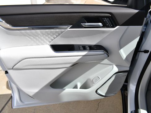 Used 2024 GMC Acadia Denali w/ Super Cruise Package image 14