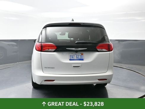 Used 2024 Chrysler Voyager LX image 12
