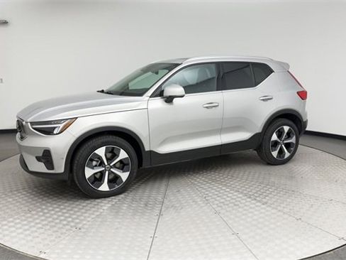 Certified 2025 Volvo XC40 B5 Plus image 6