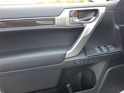 Used 2022 Lexus GX 460 Premium w/ Premium Package image 13