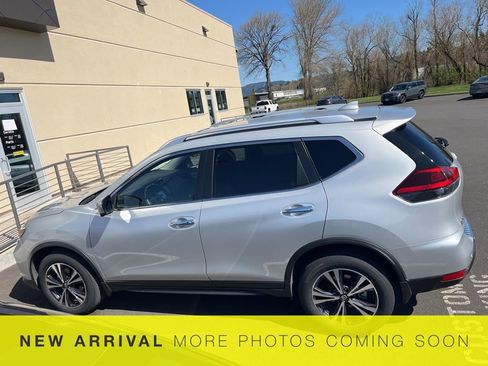 Used 2019 Nissan Rogue SV w/ Premium Package image 9