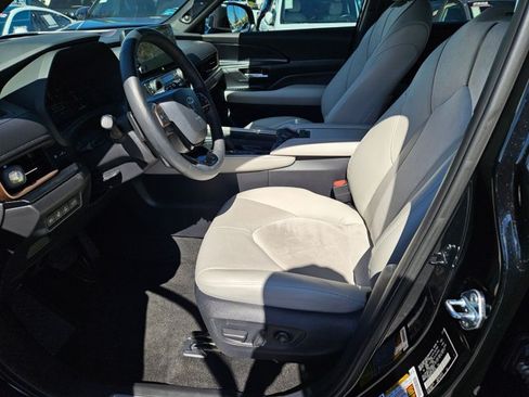 Used 2026 Toyota Grand Highlander AWD Hybrid image 16