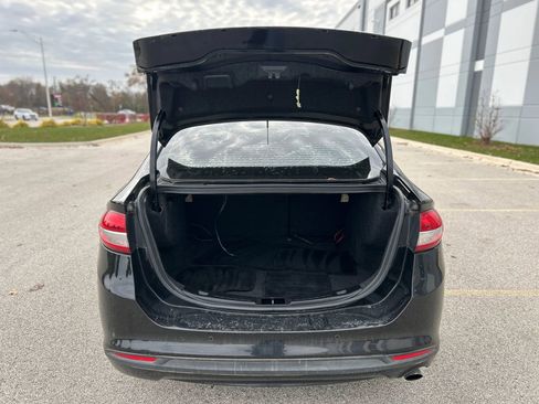 Used 2017 Ford Fusion SE w/ Fusion SE Technology Package image 4