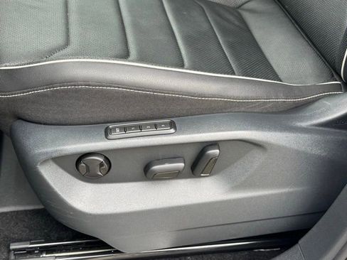 Certified 2023 Volkswagen Tiguan SEL R-Line image 33