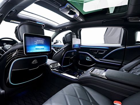 Used 2025 Mercedes-Benz Maybach S 580 4MATIC image 51