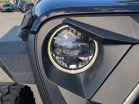 Used 2025 Jeep Gladiator Rubicon w/ Convenience Group image 10