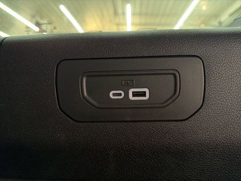 Used 2024 Jeep Grand Cherokee L Limited w/ Luxury Tech Group II image 18