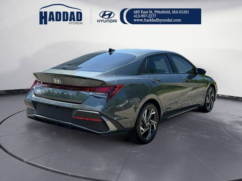 Used 2025 Hyundai Elantra Sport FWD image 5