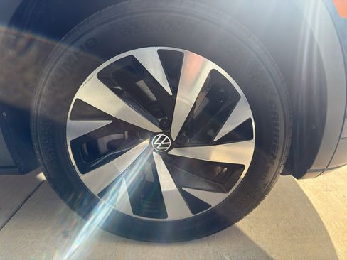 Used 2023 Volkswagen ID.4 Pro image 17