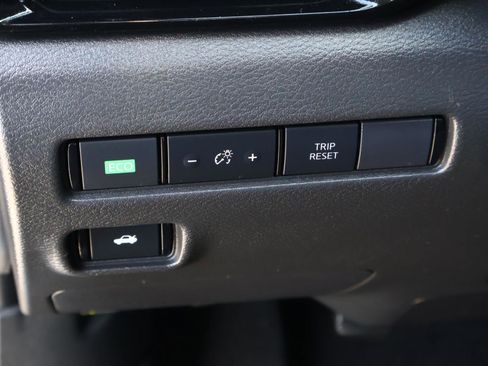 Used 2025 Nissan Sentra SV image 21