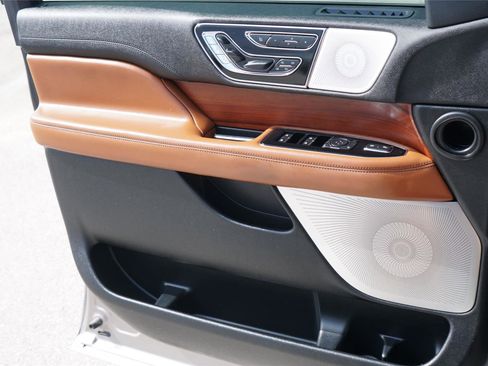 Used 2019 Lincoln Navigator L Reserve AWD/4WD image 19