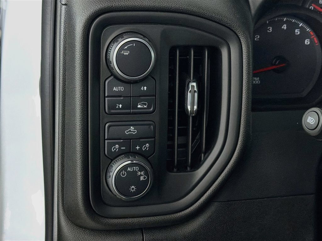 Used 2022 Chevrolet Silverado 1500 Custom AWD/4WD image 11