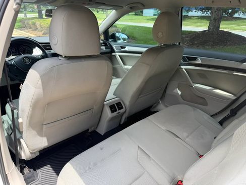 Used 2017 Volkswagen Golf S FWD image 10