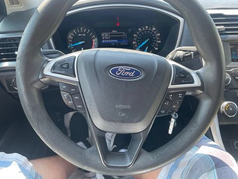 Used 2016 Ford Fusion SE FWD image 18
