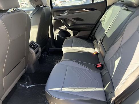 New 2026 Volkswagen Tiguan SE image 11