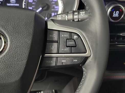Used 2023 Toyota Highlander XSE FWD image 26