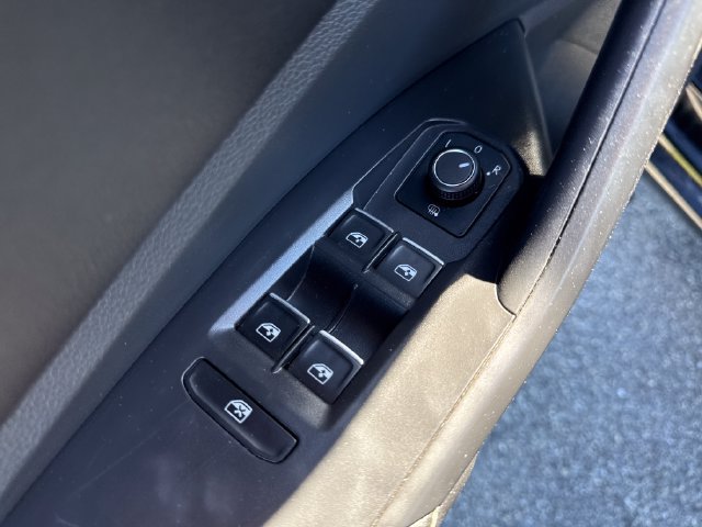 Used 2024 Volkswagen Jetta SE FWD image 23