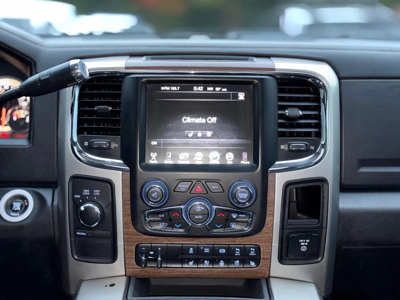 Used 2016 RAM 2500 Laramie w/ Convenience Group AWD/4WD image 26