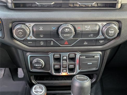 New 2026 Jeep Gladiator Sport image 19