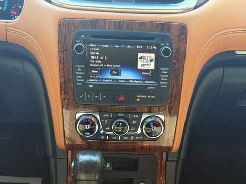 Used 2014 Chevrolet Traverse LT image 24
