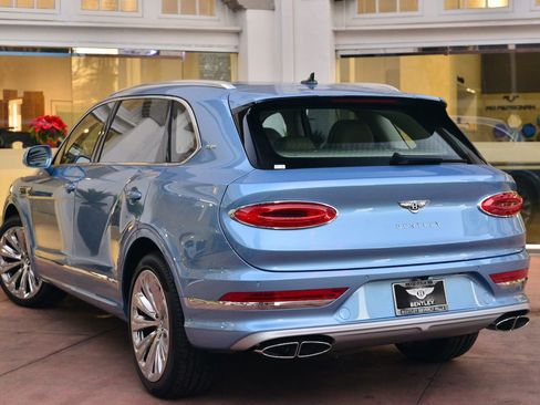 Used 2023 Bentley Bentayga Extended Wheelbase image 3