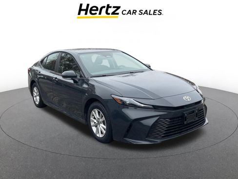 Used 2025 Toyota Camry LE image 1