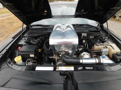 Used 2009 Dodge Challenger SRT8 w/ SRT Option Group II RWD image 2