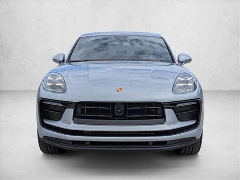 Used 2025 Porsche Macan AWD/4WD image 6