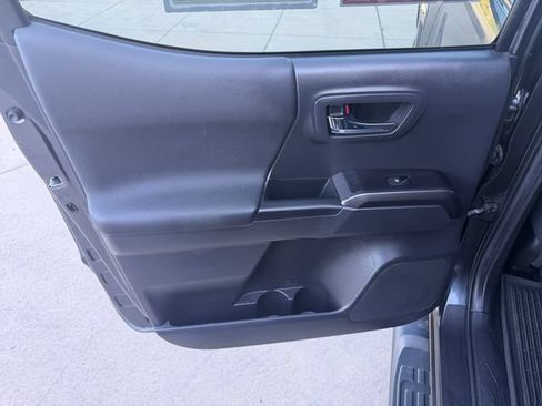 Used 2022 Toyota Tacoma TRD Sport w/ Technology Package AWD/4WD image 15