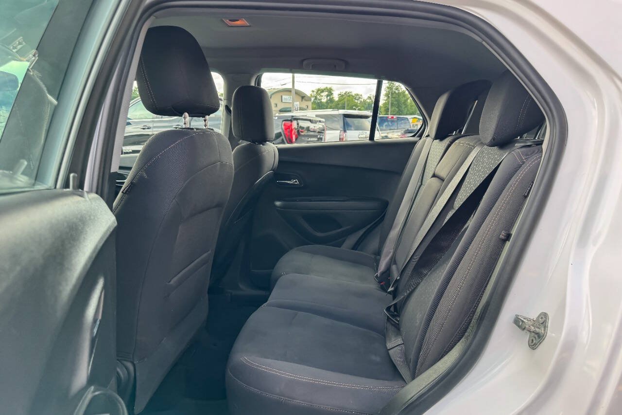 Used 2019 Chevrolet Trax LS AWD/4WD image 15
