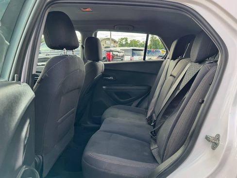 Used 2019 Chevrolet Trax LS AWD/4WD image 15
