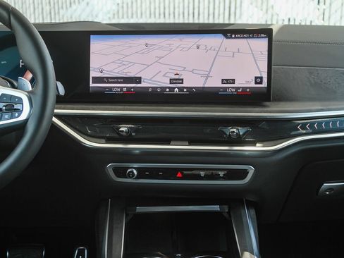 Used 2026 BMW X7 xDrive40i w/ M Sport Package AWD/4WD image 10