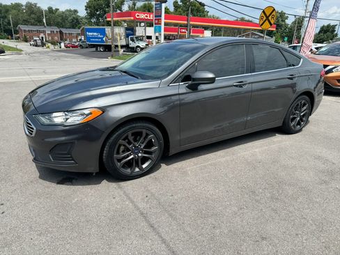 Used 2020 Ford Fusion SE FWD image 6
