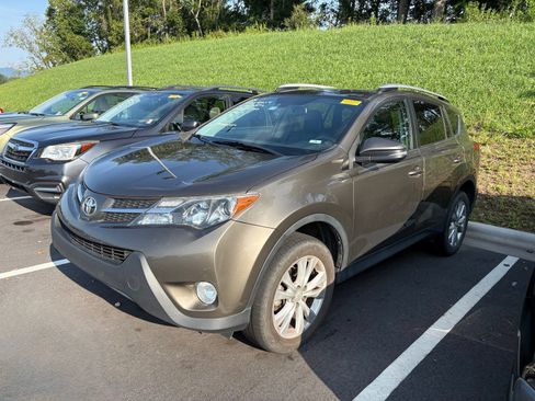 Used 2014 Toyota RAV4 Limited w/ Technology Package AWD/4WD image 3