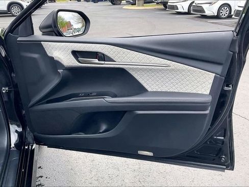 Used 2025 Toyota Camry XLE image 24