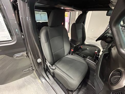 Used 2018 Jeep Wrangler Unlimited Sport S AWD/4WD image 5