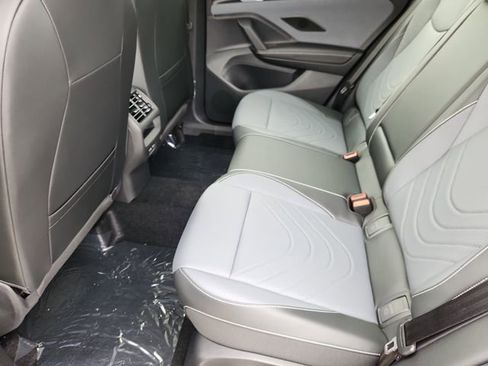 New 2026 Volkswagen Tiguan SE image 8