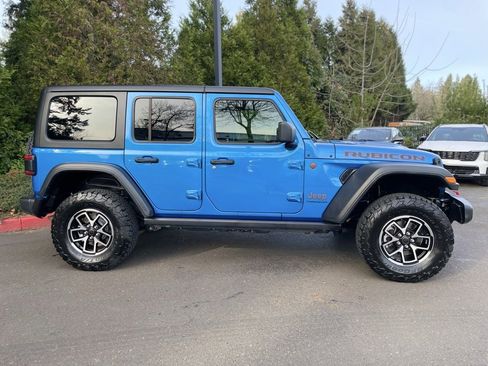 Used 2025 Jeep Wrangler Unlimited Rubicon image 3